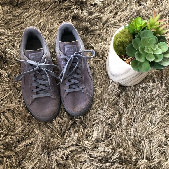 Puma Suede Classic Emboss Sneakers✨ - Picture 2 of 3